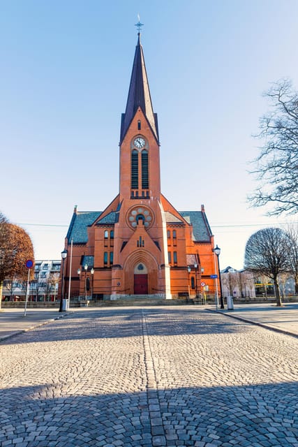 Discover Haugesund and visit a local mountain farmer - Should you book the Haugesund farm tour?
