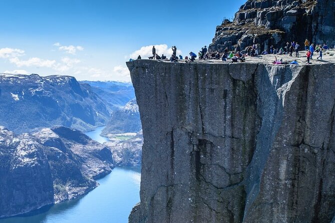 Discover Sensational Stavanger: Self-Guided Audio Tour - A quiet pause beside Breiavatnet
