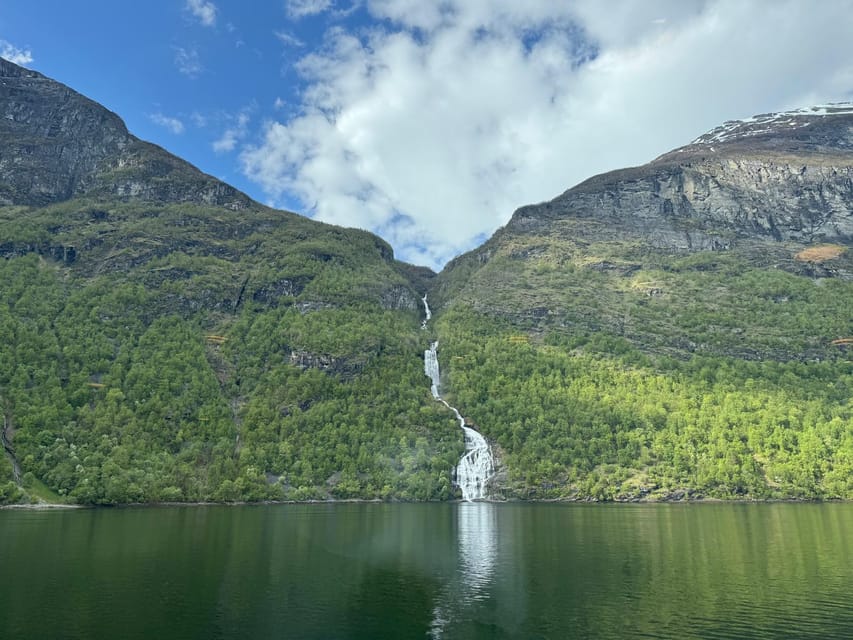 E-bike Tour in Geiranger, Norway - The uphill ride: helpful motor, genuine effort