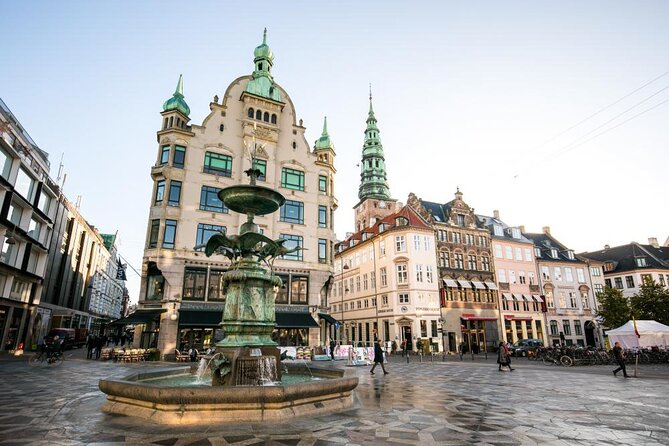 e-Scavenger hunt Copenhagen: Explore the city at your own pace - Christiansborg and the center of Danish power