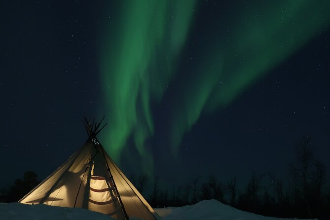 Enjoy the Aurora show on top of the mountain inc tipi dinner - A two-course dinner in the tipi