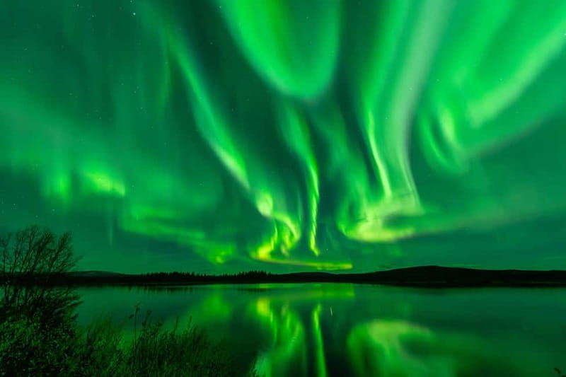 Experience the majestic Auroras Kiruna-Abisko & lodge dinner - From dinner table to the Kiruna to Abisko road