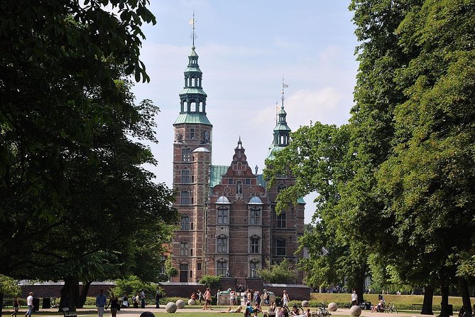 Explore Copenhagen: Self-Guided Audio Tour - Amalienborg and the Octagonal Palace Complex