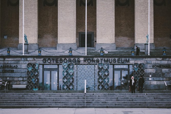 Explore Gothenburg in 60 minutes with a Local - Starting at Poseidon in Götaplatsen