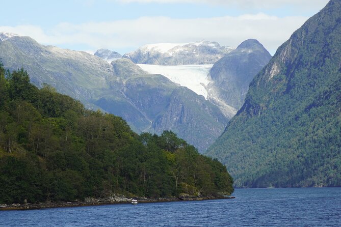 Fjord Cruise to Sognefjord and Bøyabreen Glacier - One hour at the Norwegian Glacier Museum
