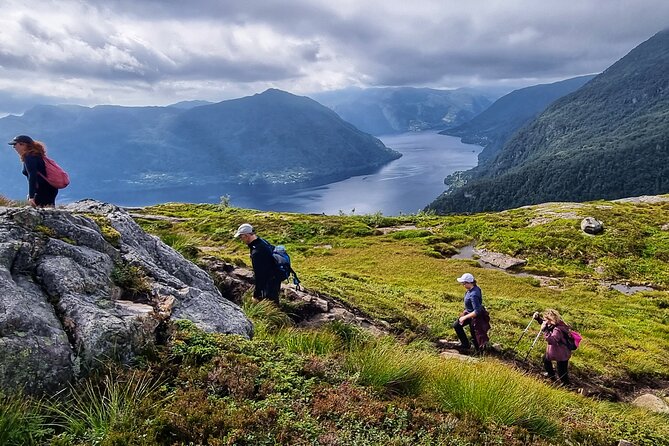 Fjord Hiking - Public tour - Meeting at Strandkaien and leaving Bergen behind