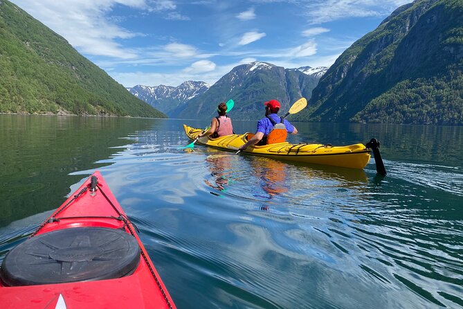 Fjord paddle in Hellesylt - Half Day Kayaking Tour - What happens at the 10:00 meeting point