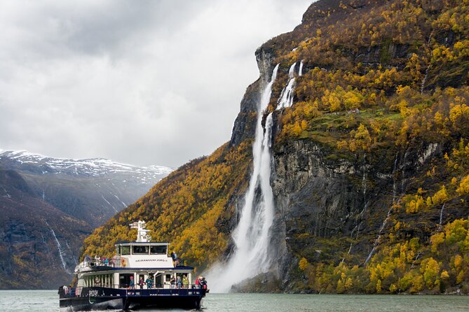 Fjord Sightseeing Tour by Boat in Geiranger - Skageflå shows how people lived above the fjord