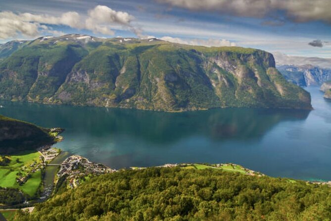 Flam: The Spectacular Stegastein Viewpoint Tour (Small Group) - The 30-minute climb from Flåm
