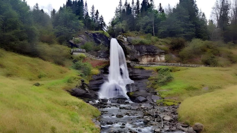 Flexible tour to Hardangerfjord vøringsfossen cruise include - Choosing between the fjord cruise and salmon farm