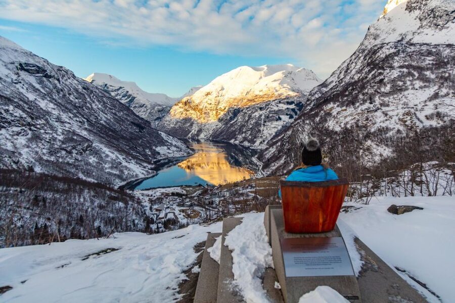 From Ålesund: Winter Fjord Cruise to Geirangerfjord - Food aboard the catamaran