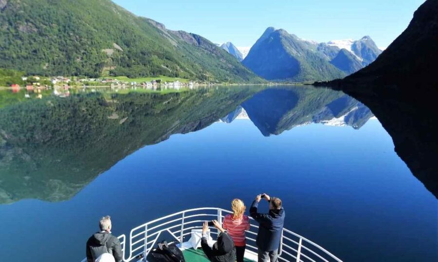 From Balestrand: Guided Fjord & Glacier Tour to Fjærland - Who will get the most from this outing