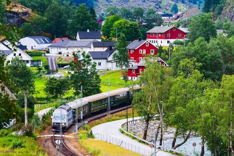 From Bergen: Flam Full-Day Cruise to Sognefjord - Arriving in Flåm with only a short window