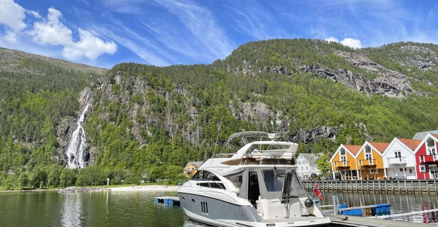 From Bergen: Modalen Private Fjord Cruise with Waterfalls - The slow route past Sandviken and Eidsvåg