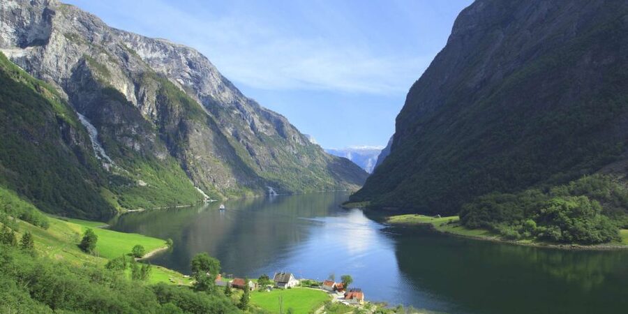 From Bergen: Private Tour to Sognefjord, Gudvangen, & Flåm - Leaving Bergen through Dale and Voss