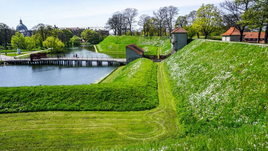From Copenhagen: Private Frederiksborg Castle Tour - What the guides add to the experience