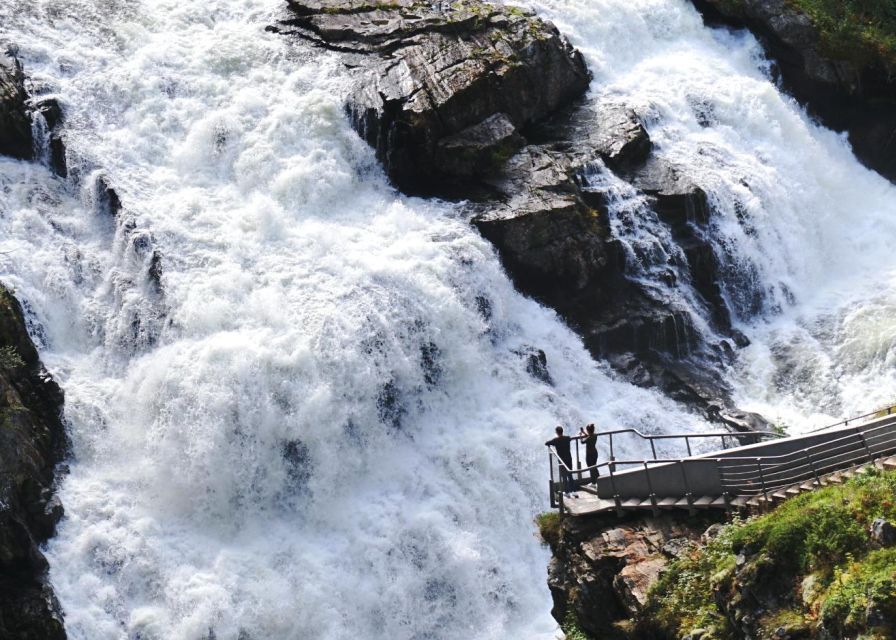 From Eidfjord: Vøringfossen Waterfall Nature Tour with Guide - The 70-minute Vøringfossen stop