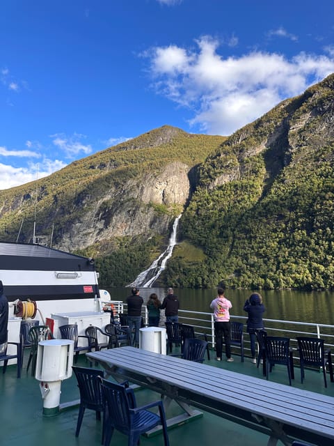From Geiranger: Dalsnibba & Eagle Road Private Tour & Picnic - Dalsnibba Skywalk puts the fjord far below