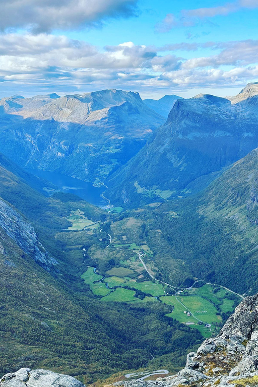 From Geiranger: Dalsnibba & Eagle Road Private Tour & Picnic - A picnic makes the mountain stop feel personal