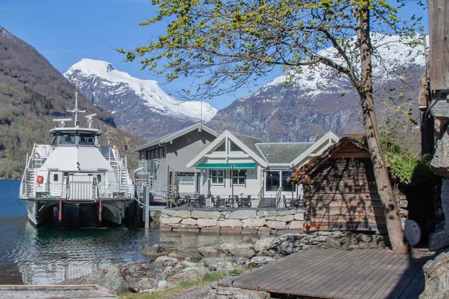 From Geiranger: Geiranger Fjord Tour with Stop in Hellesylt - Finding MS Keiser Wilhelm at Geiranger