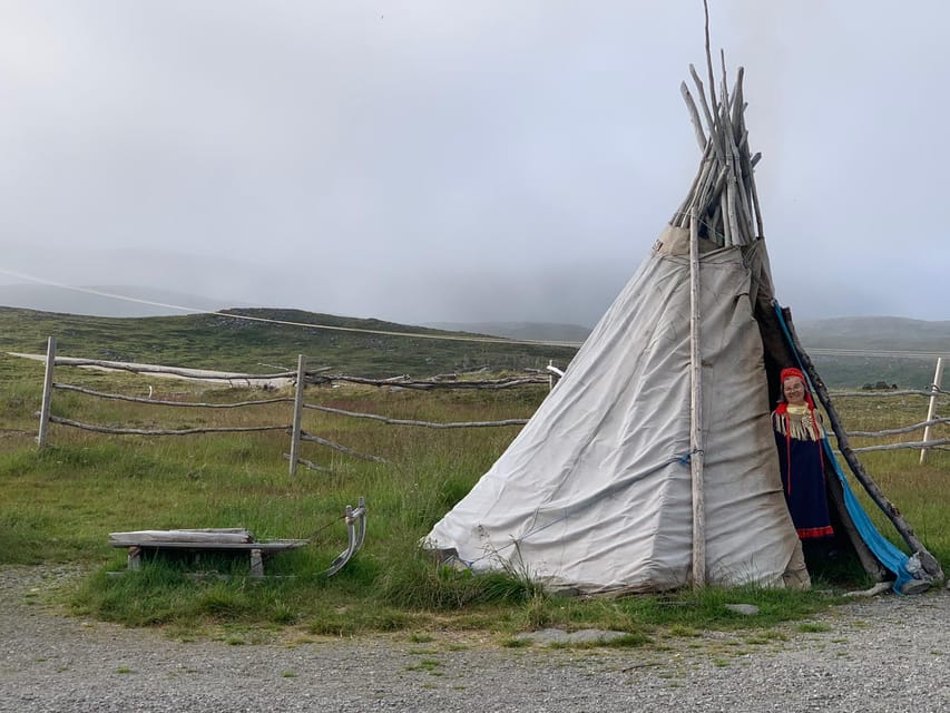 From Honningsvåg: VIP North Cape and Kingcrab Tour - Reaching the North Cape Globe