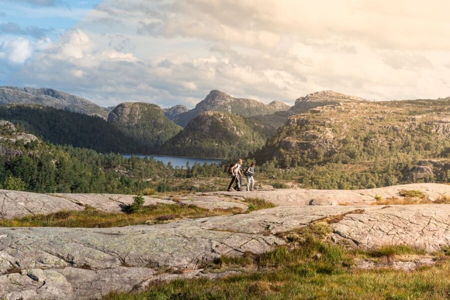 From Stavanger: Pulpit Rock Guided Hike with Pickup - The 2.5-hour climb through Norwegian country