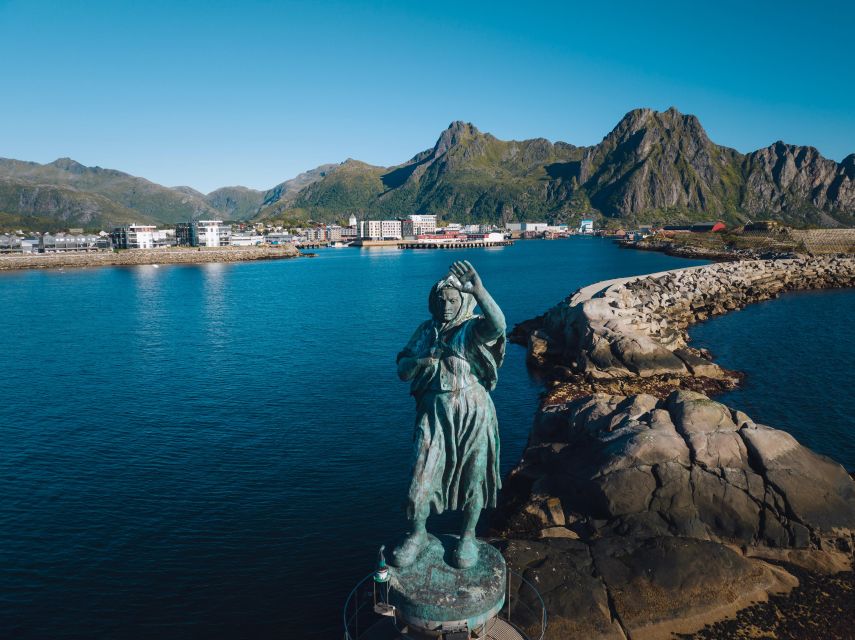 From Svolvær: Best of Lofoten Tour in One Day - Henningsvær: a final hour among island streets