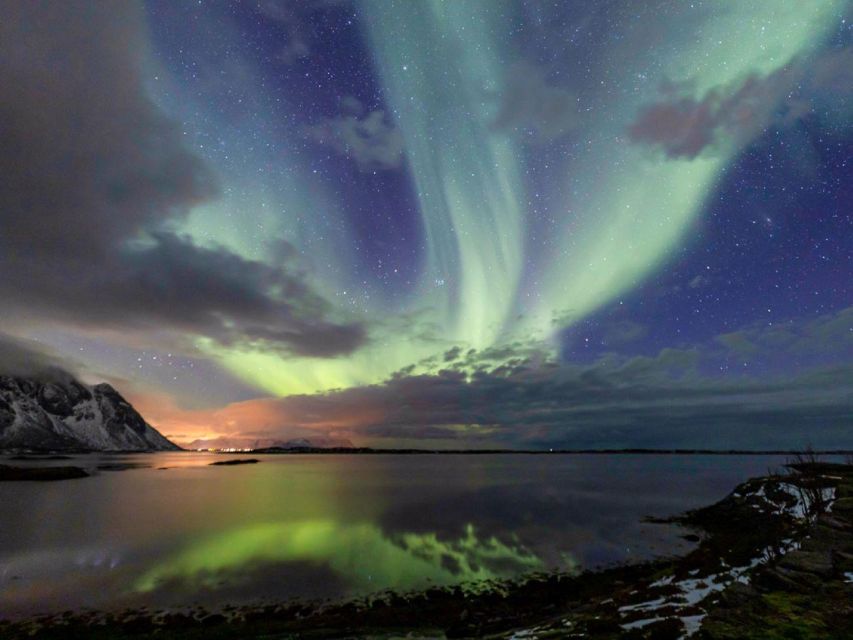 From Svolvær: Guided Northern Lights Tour by Van - The wait is part of the experience