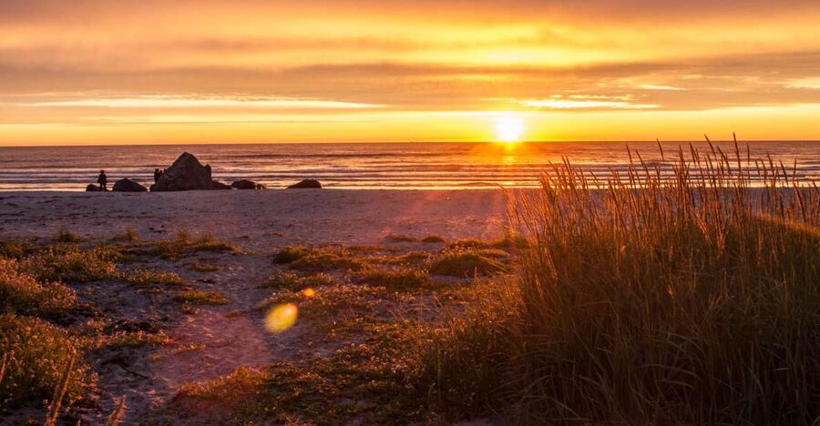From Svolvær: Midnight sun tour with a photographer - Learning from a photographer at any skill level