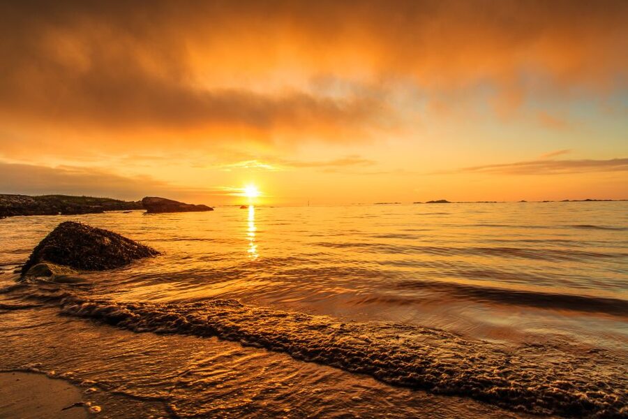 From Svolvær: Midnight sun tour with a photographer - Should you book it?