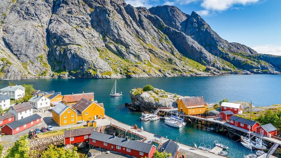 From Svolvær: Reine & Å Lofoten West Island Full Day Tour - Hamnøy, the view that explains Lofoten
