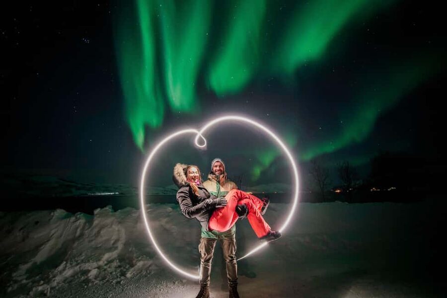 From Tromsø: Aurora Borealis Tour - Photography help that adds real value
