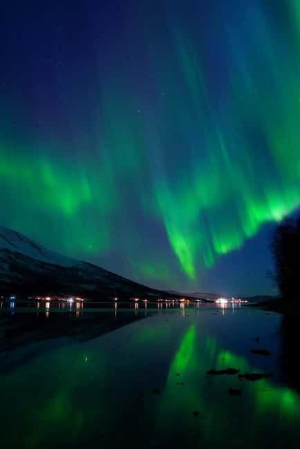 From Tromsø: Aurora Bus Tour with Snacks, Photos, and Drinks - Why the photography service helps