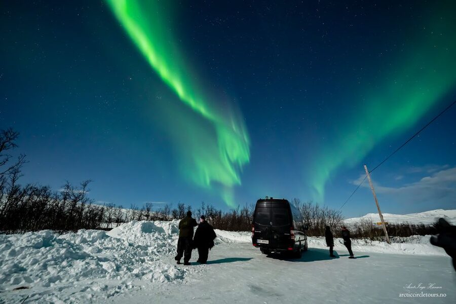 From Tromsø: Aurora Minibus Chase with Portrait and Hot Meal - Should you book this aurora chase?