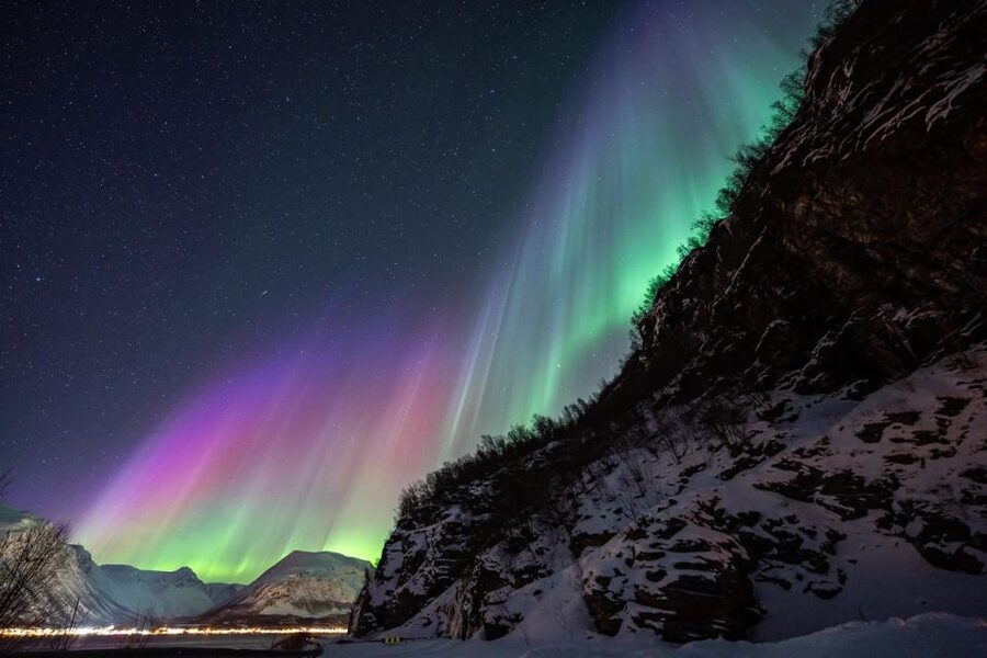 From Tromsø: Aurora Minibus Chase with Portrait and Hot Meal - Seeing the aurora without missing the moment