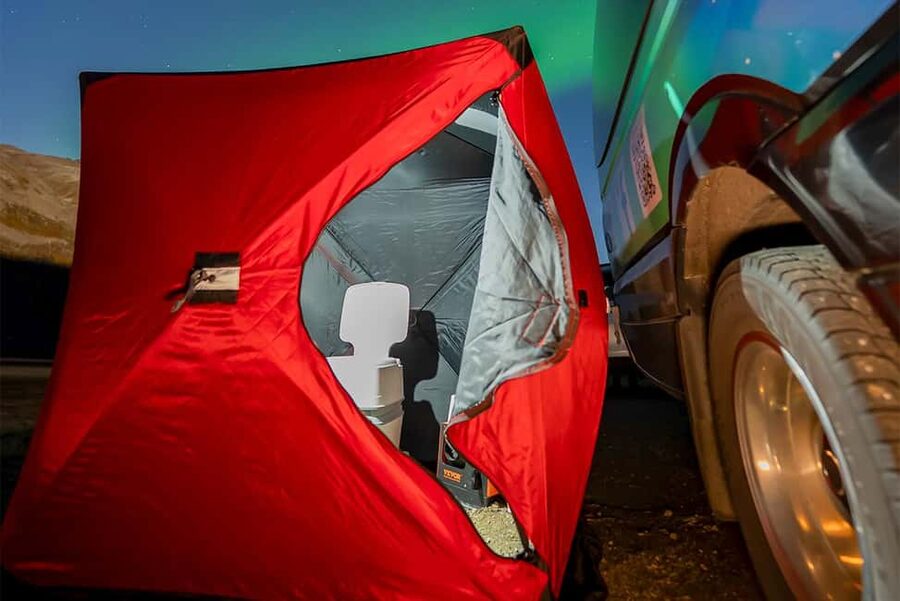 From Tromsø: Aurora Minibus Chase with Portrait and Hot Meal - Portrait photos and help with your own camera