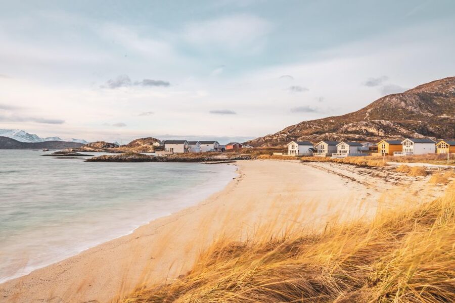 From Tromsø: Kayak trip with lunch and sauna at Sommarøy - Four hours to use as you please