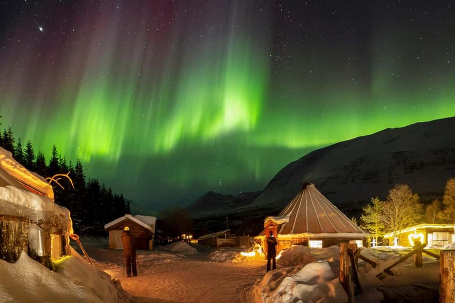 From Tromsø: Northern Lights Visit at Camp Tamok - Fire, stew, and the Sámi lávvu