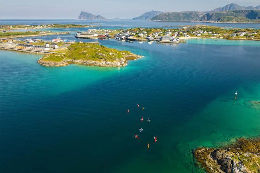 From Tromsø: Sea Kayaking Tour at Sommarøy with Transfer - The white-beach break and warm drink