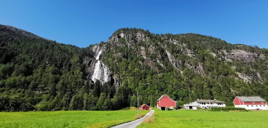 Full day private tour to Flåm - Flåmsbana: a famous railway with a fixed timetable