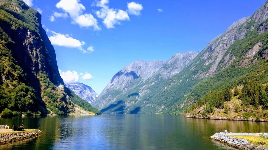 Full day private tour to Flåm - Tvindefossen: a waterfall stop with real spray
