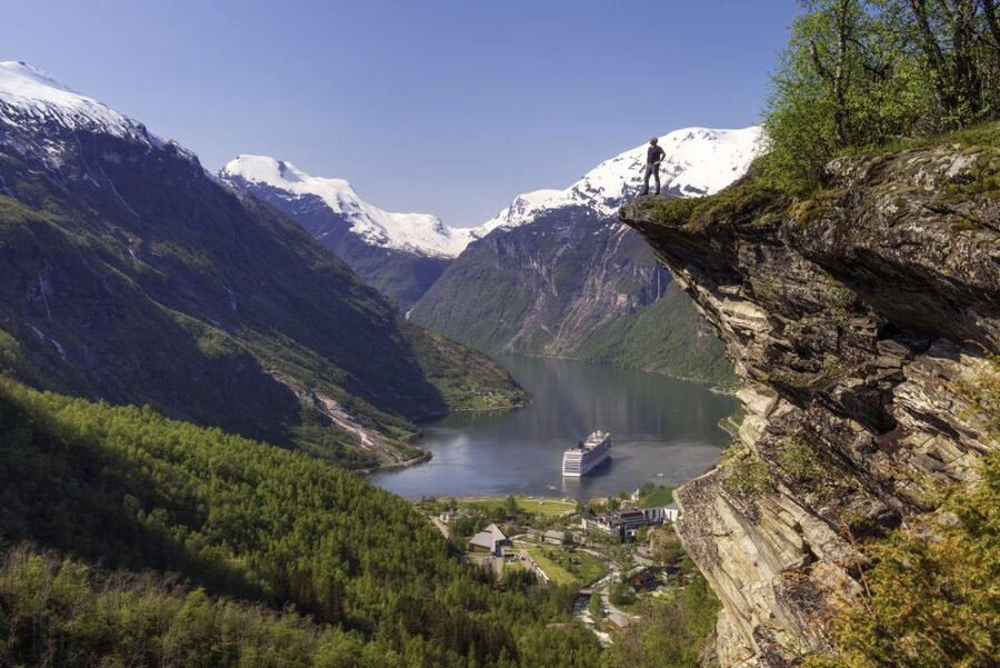 Geiranger: Bus Tour with Multilingual Audio Guide - Key points to know before booking