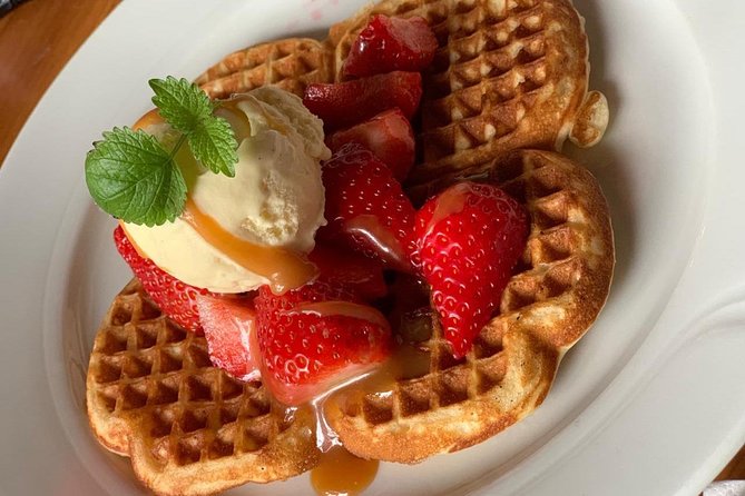 Geiranger by Royal route, 5 hours with visiting a high-mountain farm - Westerås Restaurant: two hours above Geiranger