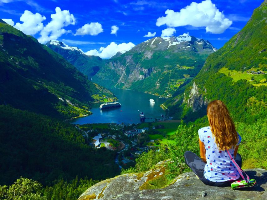 Geiranger: Dalsnibba, Flydalsjuvet, Eagle Bend & Fjords Tour - What to bring and how to make the day easier