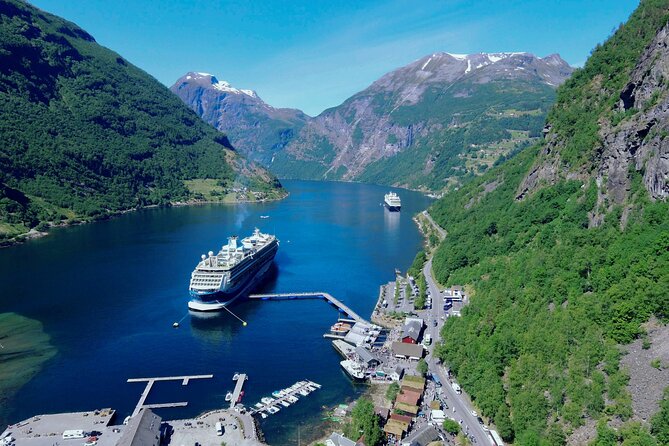 Geiranger: Excursions.no Geiranger Highlights - Flydalsjuvet, Geiranger’s classic photo stop