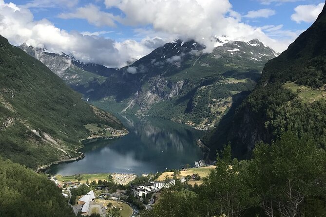 Geiranger: Excursions.no Mount Dalsnibba & Eagle's Bend - Eagle Road and Eagle Bend: the dramatic final view
