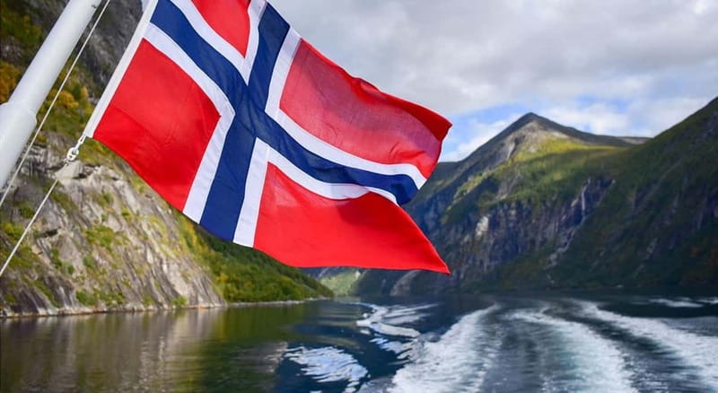 Geiranger: Fjord and Waterfalls Sightseeing Boat Trip - Choosing the open deck or indoor cabin
