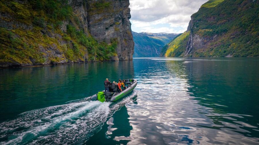 Geiranger: Guided Geirangerfjord Boat Tour - Friaren, Brudesløret, and the best photo moments