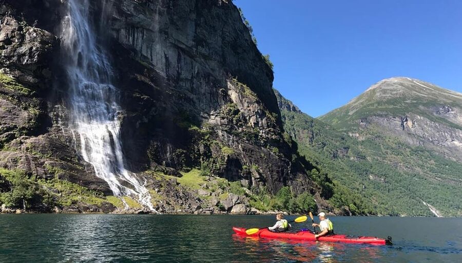 Geiranger: Kayak tour with guide - Paddling toward the Seven Sisters