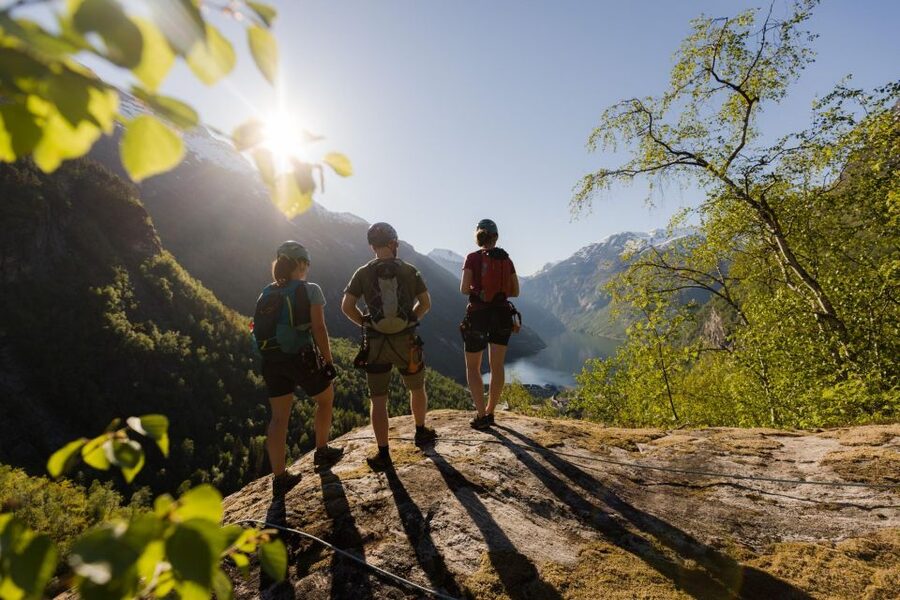 Geiranger: Rappelling tour with epic view - Key points at a glance
